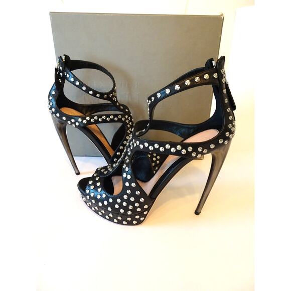 Alexander Mcqueen Studded leather cage Bowed Heel Sandals Pumps Sz 38 NIB 2,890 - Picture 6 of 14